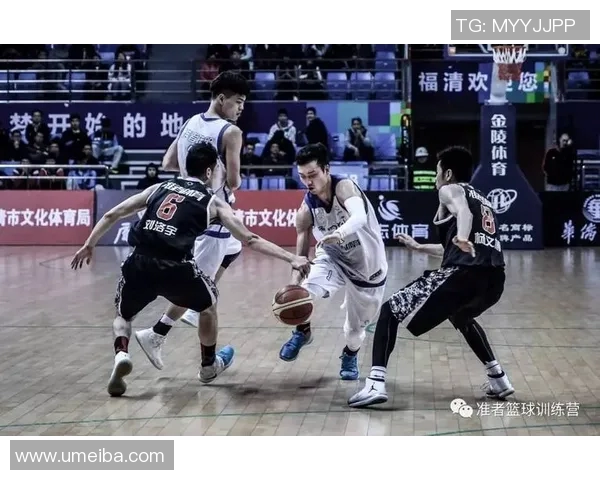 清华大学与沈阳体育学院的精彩对决：CUBA篮球赛的激烈碰撞与青春斗志