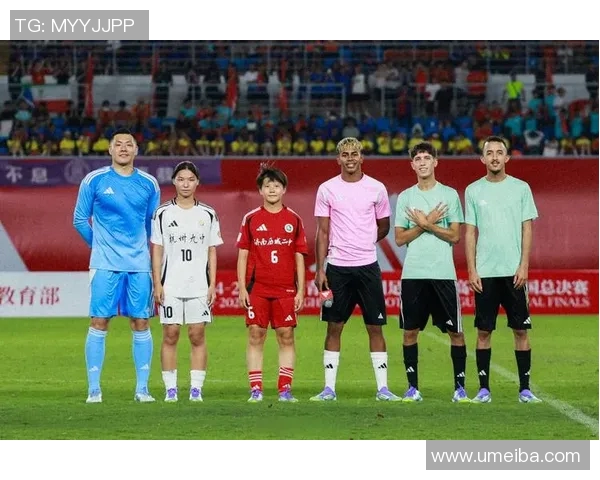 达尼洛：从足球场上的闪耀明星到生活中的平凡英雄之路